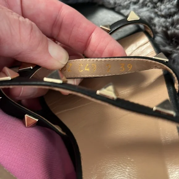 Valentino Garavani Black Rockstud Flat Slide Sandals - Picture 11 of 14